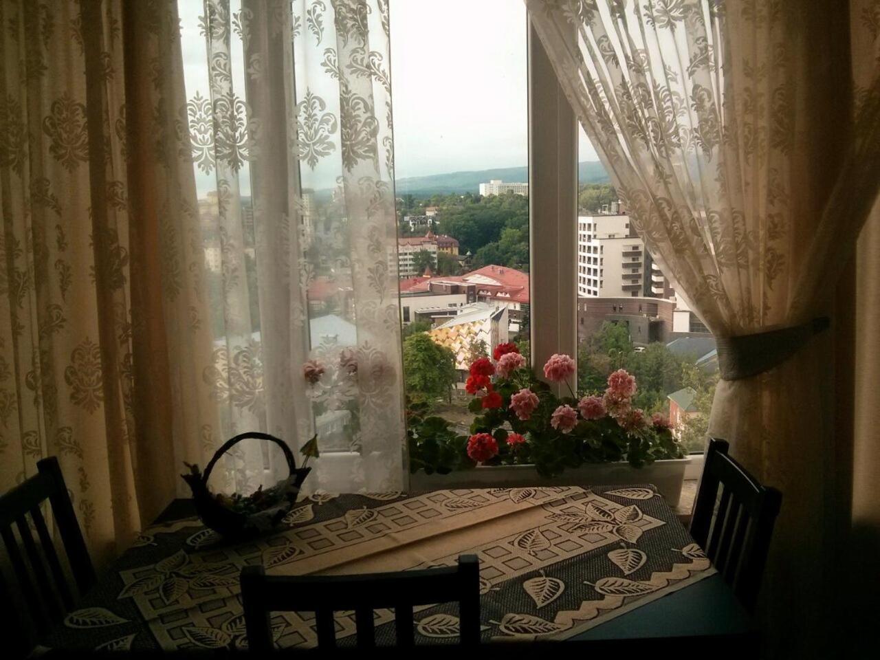 Sunny Apartment In The City Center Truskavets Bagian luar foto